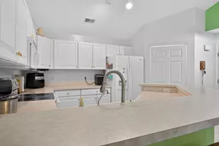 864 W Barrington Cir, Jackson, MI 49203 - Photo 3
