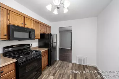 3241 Buchanan Avenue SW, Grand Rapids, MI 49548 - Photo 7