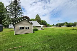 205 S Columbia Ave, Scottville, MI 49454 - Photo 7