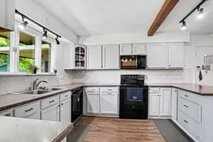 9713 Oakview Dr, Portage, MI 49024 - Photo 9
