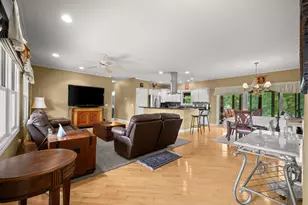 4823 Pleasant Meadow Circle, Saint Joseph, MI 49085 - Photo 7