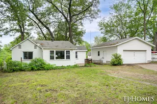 423 Collins Ave, Muskegon, MI 49444 - Photo 1