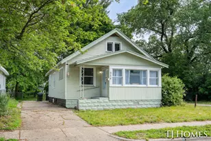 926 Emerson Ave, Muskegon, MI 49442 - Photo 1