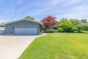68911 Island Dr, Edwardsburg, MI 49112 - Photo 7