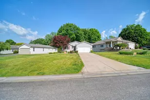 3010 S Wood Dale Dr, Jackson, MI 49203 - Photo 3
