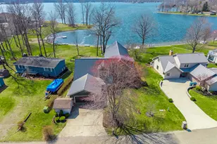 1064 Bayview Dr, Coldwater, MI 49036 - Photo 3