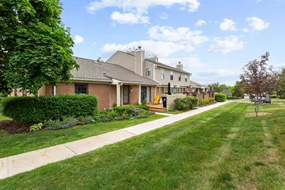 31008 Country Bluff, Farmington, MI 48331 - Photo 3