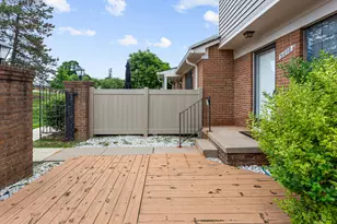 31008 Country Bluff, Farmington, MI 48331 - Photo 7