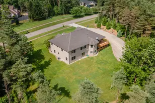 2124 Hilltop View Dr, Dorr, MI 49323 - Photo 31