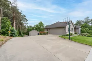 2124 Hilltop View Dr, Dorr, MI 49323 - Photo 35
