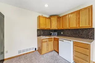 2124 Hilltop View Dr, Dorr, MI 49323 - Photo 19