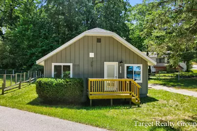 8660 Merry Drive NE, Rockford, MI 49341 - Photo 3