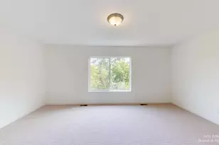 2741 Bristol Rdg Dr, Ann Arbor, MI 48105 - Photo 11