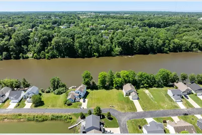 578 Swan River Drive, Benton Harbor, MI 49022 - Photo 5