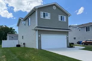 3963 Lotus Lndg Cir, Waterford, MI 48329 - Photo 3