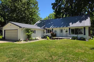 11482 Lakeshore Dr, Lakeview, MI 48850 - Photo 1