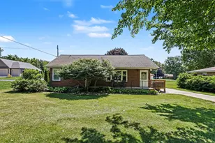 5209 S Roosevelt Rd, Stevensville, MI 49127 - Photo 3