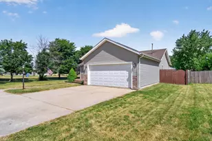 1990 Oak Leaf Dr, Adrian, MI 49221 - Photo 33