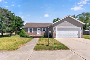 1990 Oak Leaf Dr, Adrian, MI 49221 - Photo 35