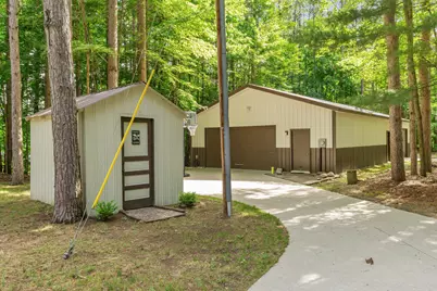 6009 Keeney Drive, Six Lakes, MI 48886 - Photo 23