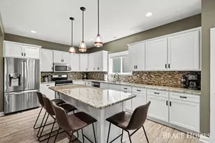 2902 Woodridge Cir NE, Grand Rapids, MI 49525 - Photo 9