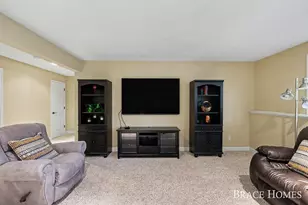 2902 Woodridge Cir NE, Grand Rapids, MI 49525 - Photo 29