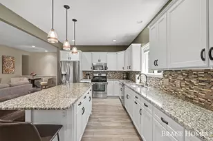 2902 Woodridge Cir NE, Grand Rapids, MI 49525 - Photo 13