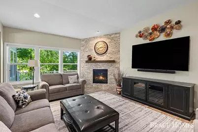 2902 Woodridge Circle NE, Grand Rapids, MI 49525 - Photo 5