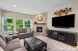 2902 Woodridge Cir NE, Grand Rapids, MI 49525 - Photo 5