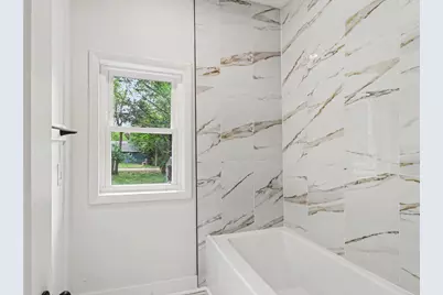 319 N Rowe Street, Ludington, MI 49431 - Photo 23