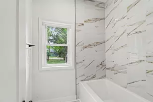 319 N Rowe St, Ludington, MI 49431 - Photo 23