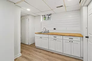 319 N Rowe St, Ludington, MI 49431 - Photo 33