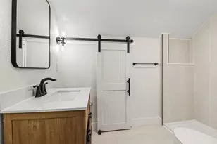 319 N Rowe St, Ludington, MI 49431 - Photo 35