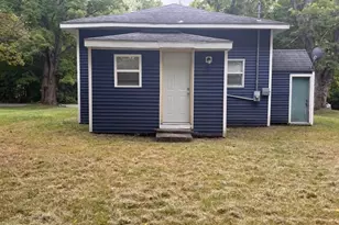 37 E Jefferson St, Newaygo, MI 49337 - Photo 3