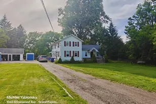 1045 Brownwood Ave NW, Grand Rapids, MI 49504 - Photo 3