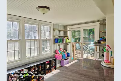 1045 Brownwood Avenue NW, Grand Rapids, MI 49504 - Photo 5