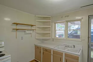 113 W 5th St, Buchanan, MI 49107 - Photo 5