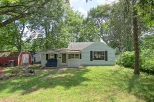 113 W 5th St, Buchanan, MI 49107 - Photo 1