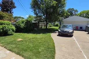 24647 Dunning St, Dearborn, MI 48124 - Photo 3