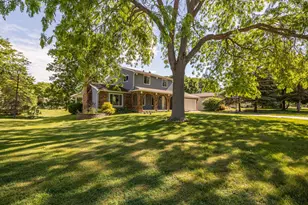 1121 Hollyhock Dr, Grand Blanc, MI 48439 - Photo 3