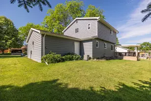 1121 Hollyhock Dr, Grand Blanc, MI 48439 - Photo 9