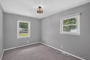 284 Stanford Ln, Jackson, MI 49203 - Photo 23