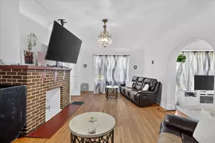 349 E Empire Ave, Benton Harbor, MI 49022 - Photo 7