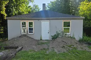 336 S Crystal Ave, Benton Harbor, MI 49022 - Photo 1