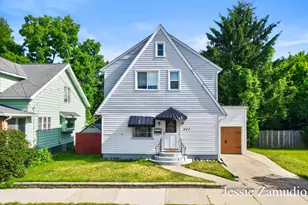 947 Lyon St NE, Grand Rapids, MI 49503 - Photo 1
