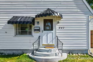 947 Lyon St NE, Grand Rapids, MI 49503 - Photo 3