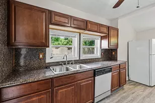 353 Cedar St NE, Grand Rapids, MI 49503 - Photo 9