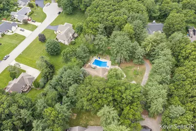7710 Cascade Pines Drive SE, Grand Rapids, MI 49546 - Photo 3