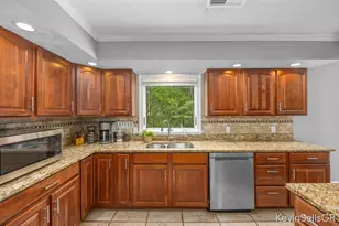 7710 Cascade Pnes Dr SE, Grand Rapids, MI 49546 - Photo 15