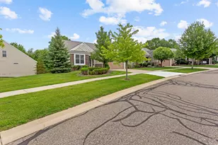 554 Glacier Ln, Howell, MI 48843 - Photo 5